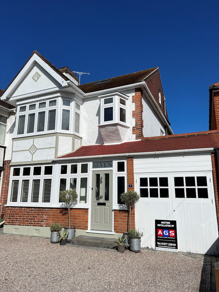 Stunning Timberlook Windows and Endurance Composite Door Boost Energy Efficiency in Upminster Home